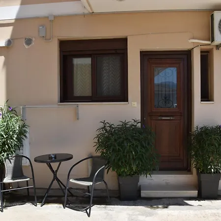 Andria's Little House Apartment *